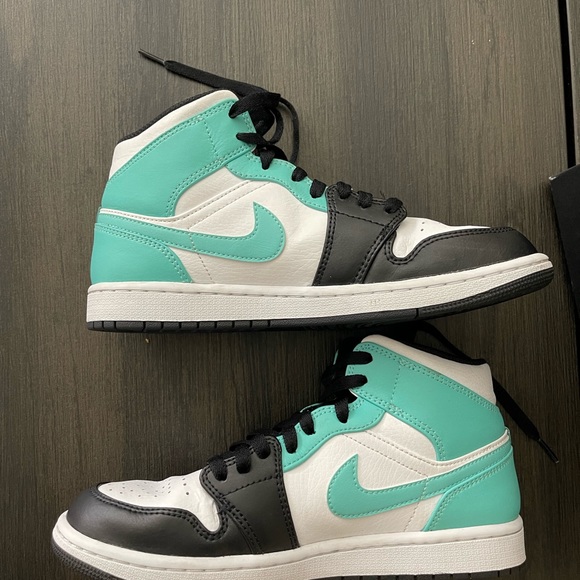 Nike Air Jordan 1 Mid ; TROPICAL TWIST; Size US 8 - Picture 4 of 6